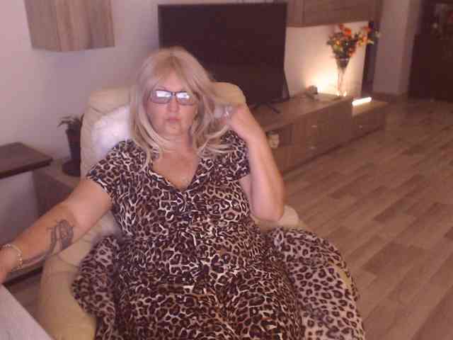 Angel_Dm_Milf webcam