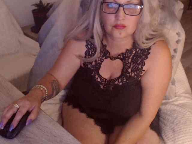 live amateur sex DivineBlond