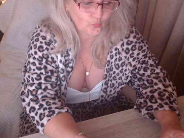 Angel_Dm_Milf webcam