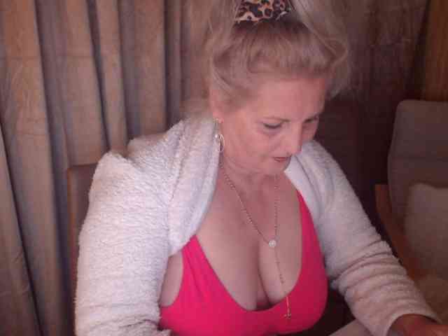 Angel_Dm_Milf webcam