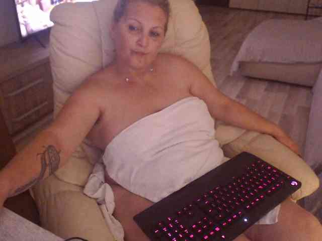 Angel_Dm_Milf webcam