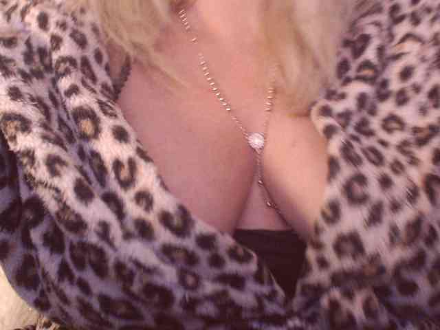 Angel_Dm_Milf webcam