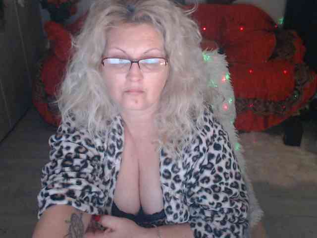 Angel_Dm_Milf webcam