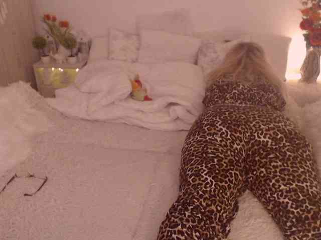 Angel_Dm_Milf webcam