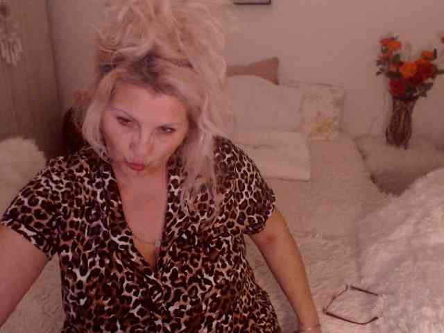 Angel_Dm_Milf webcam