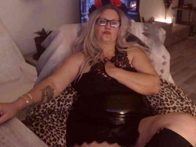 free nude chat DivineBlond