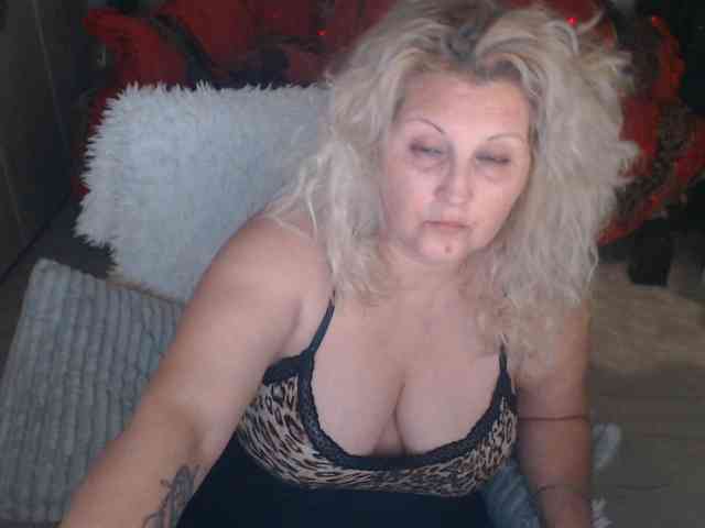 Angel_Dm_Milf webcam