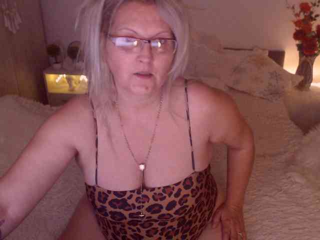 Angel_Dm_Milf webcam
