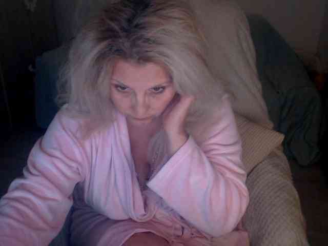 Angel_Dm_Milf webcam