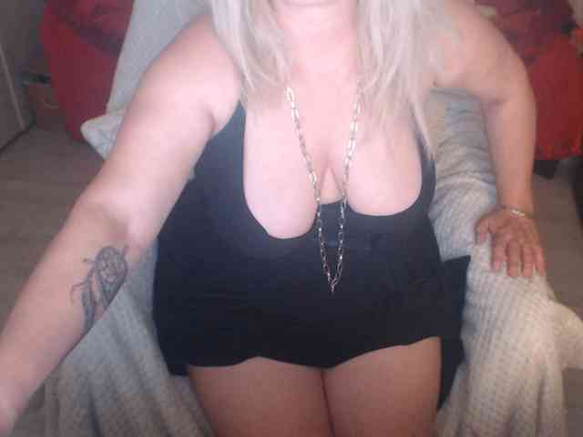 Angel_Dm_Milf webcam