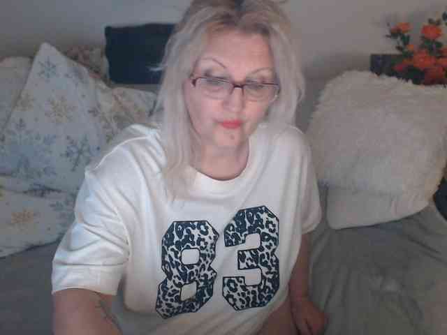 Angel_Dm_Milf webcam