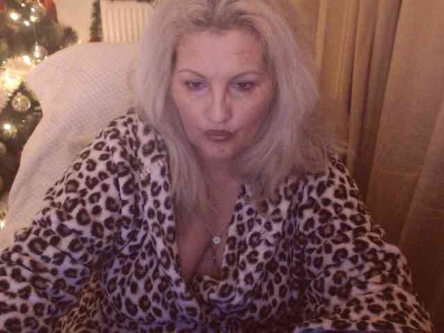 Angel_Dm_Milf webcam