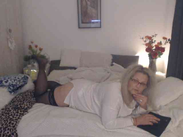 Angel_Dm_Milf webcam