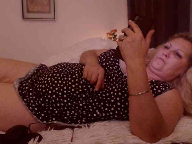 Angel_Dm_Milf webcam