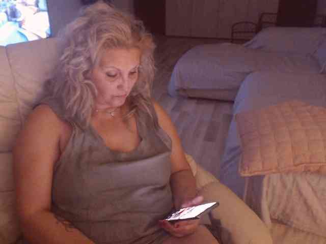Angel_Dm_Milf webcam