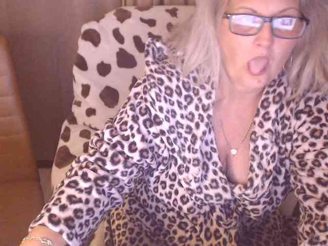 Angel_Dm_Milf webcam