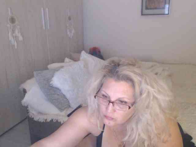 Angel_Dm_Milf webcam