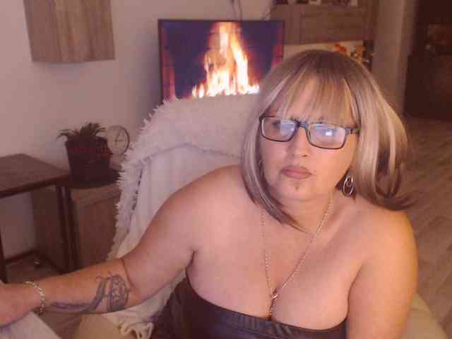 Angel_Dm_Milf webcam