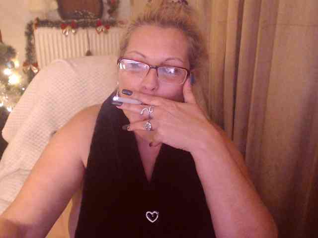 Angel_Dm_Milf webcam