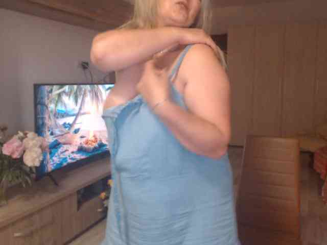 Angel_Dm_Milf webcam