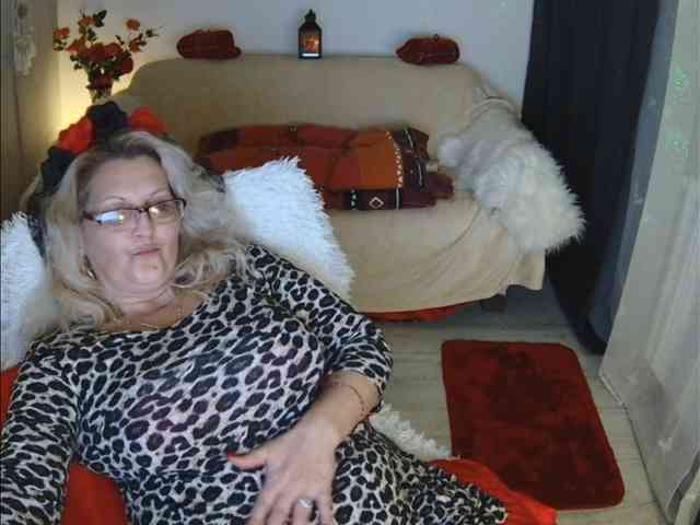 Angel_Dm_Milf webcam
