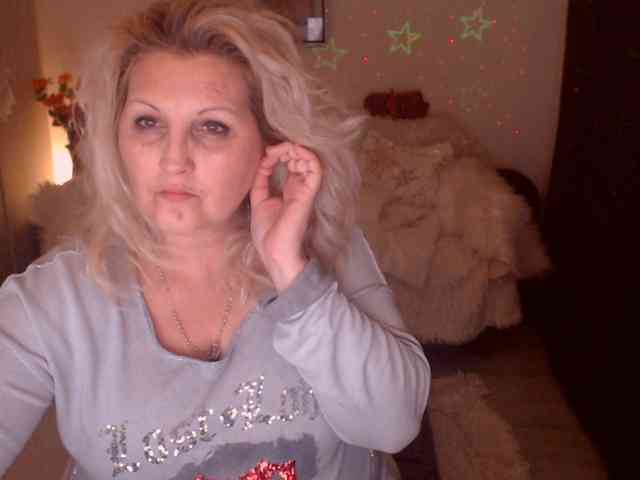 Angel_Dm_Milf webcam