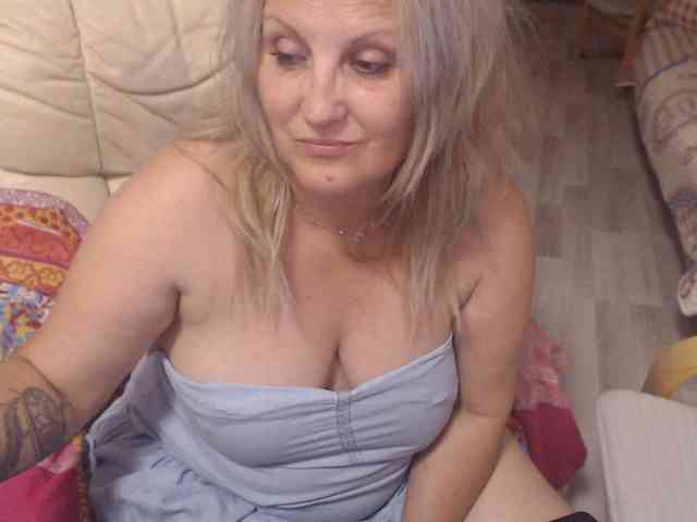 Angel_Dm_Milf webcam