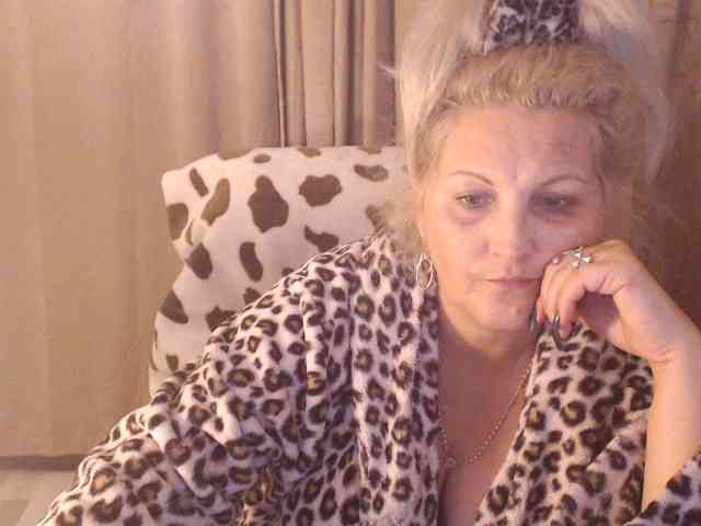 Angel_Dm_Milf webcam