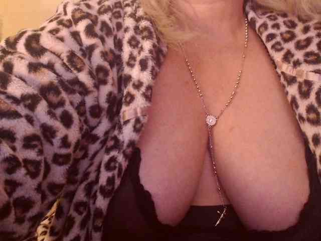 Angel_Dm_Milf webcam