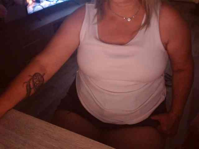 Angel_Dm_Milf webcam