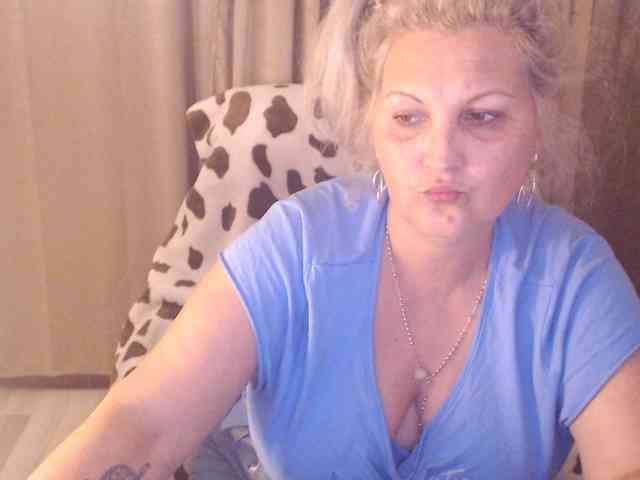 Angel_Dm_Milf webcam