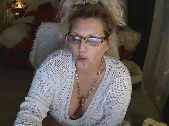 DivineBlond DivineBlond