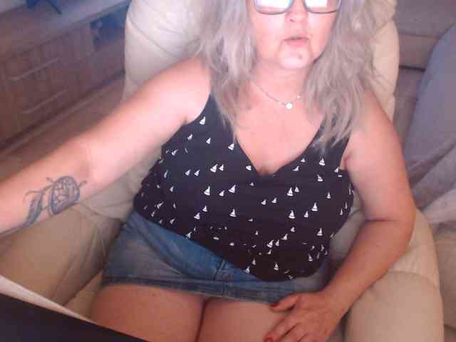 Angel_Dm_Milf webcam