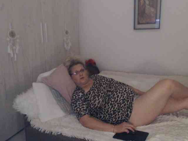 Angel_Dm_Milf webcam