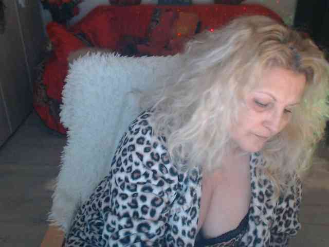 Angel_Dm_Milf webcam