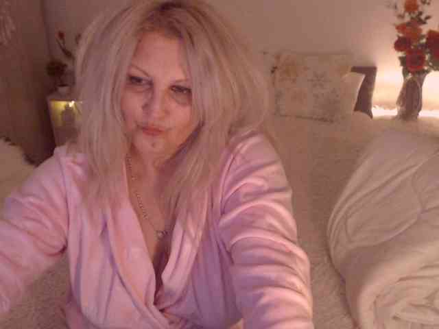 Angel_Dm_Milf webcam