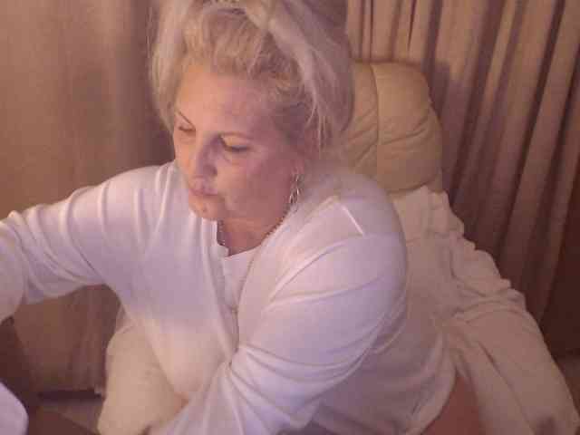 Angel_Dm_Milf webcam