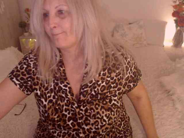 DivineBlond Live Webcam on BongaCams