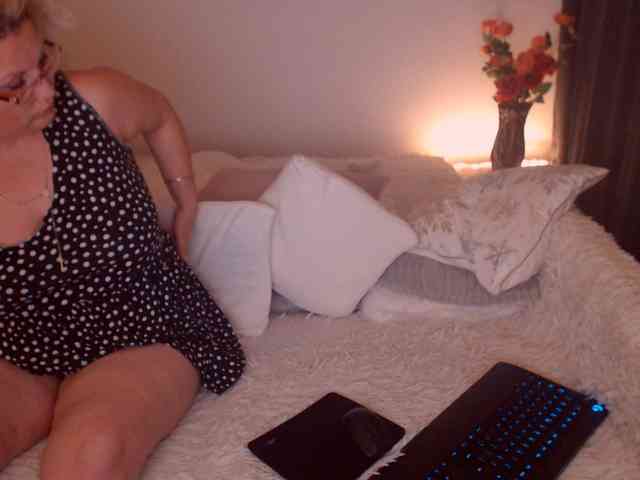 Angel_Dm_Milf webcam