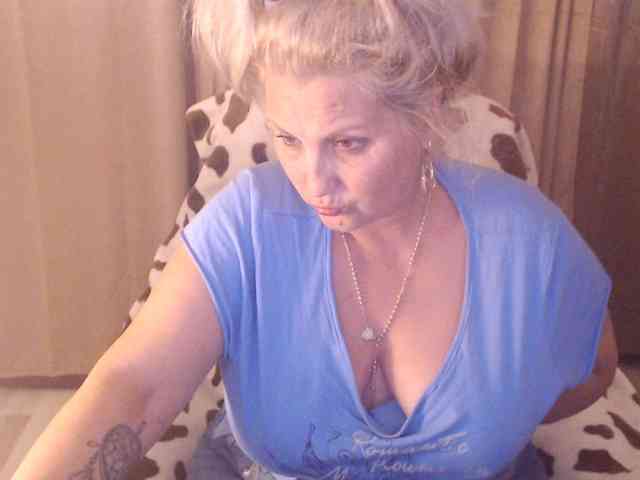 Angel_Dm_Milf webcam