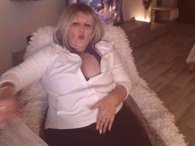 Angel_Dm_Milf webcam
