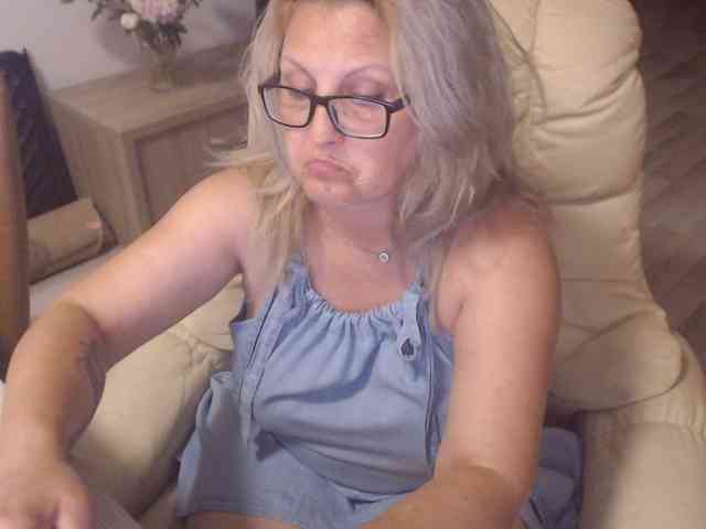 Angel_Dm_Milf webcam