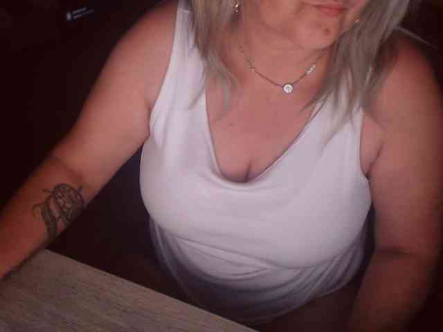 Angel_Dm_Milf webcam