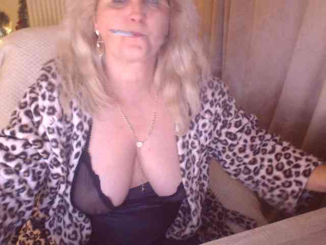 Angel_Dm_Milf webcam