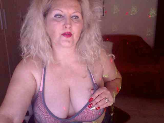 Angel_Dm_Milf webcam