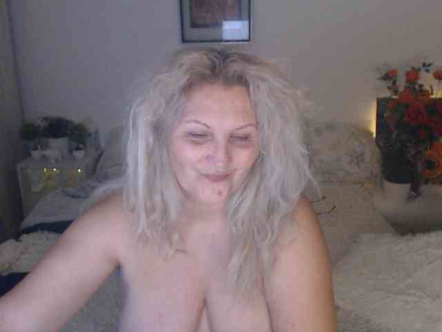 Angel_Dm_Milf webcam