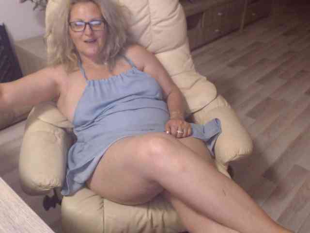 Angel_Dm_Milf webcam