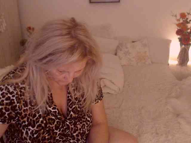 Angel_Dm_Milf webcam