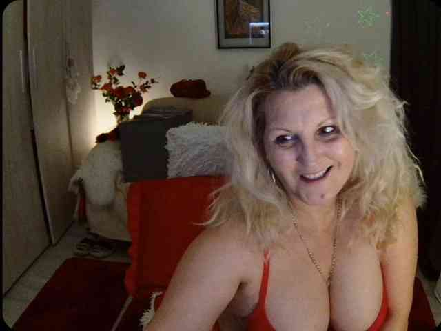 Angel_Dm_Milf webcam