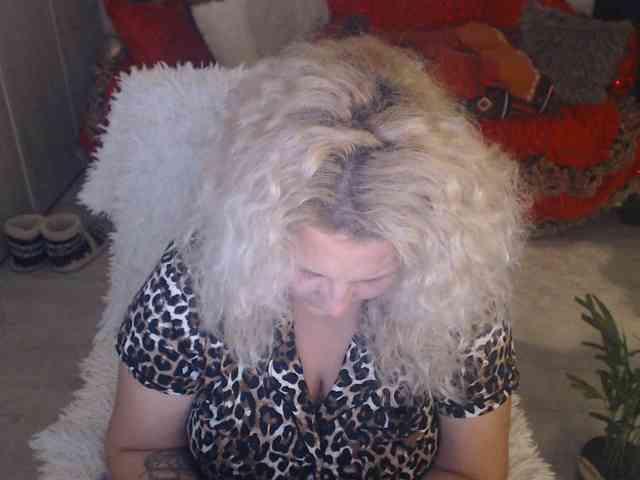 Angel_Dm_Milf webcam